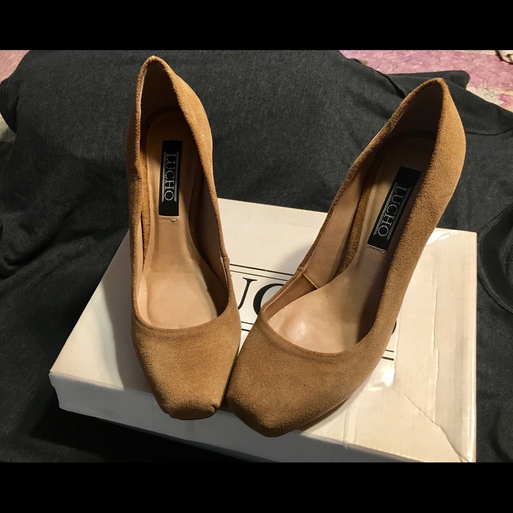 Lucho Women’s Camel Suede High Heel.
